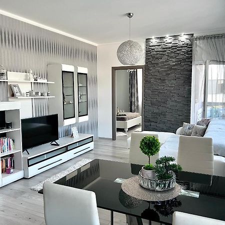 Luxurious Accommodation Floresti  Bagian luar foto