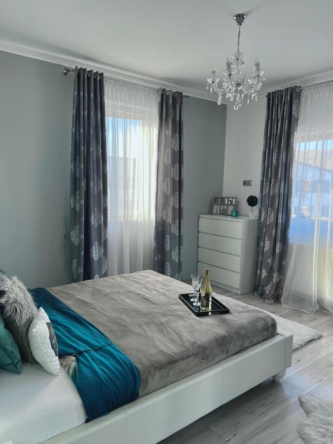 Luxurious Accommodation Floresti  Bagian luar foto