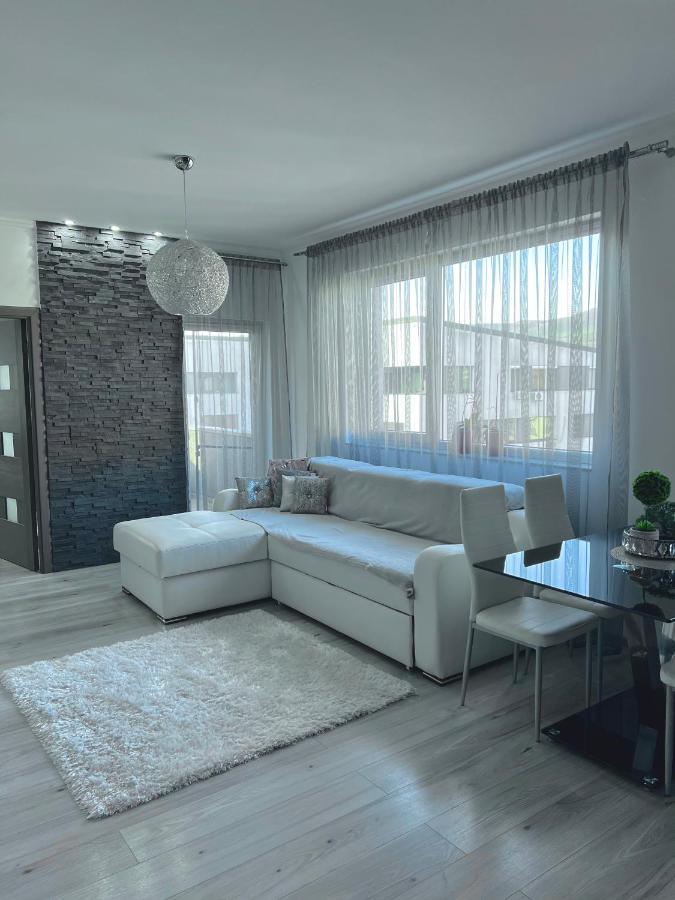 Luxurious Accommodation Floresti  Bagian luar foto