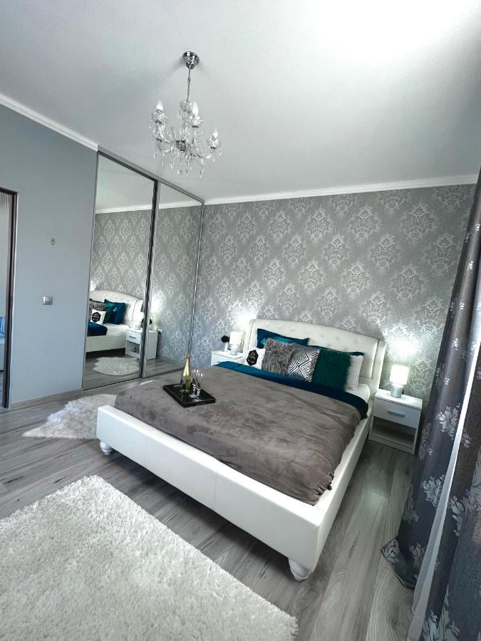 Luxurious Accommodation Floresti  Bagian luar foto