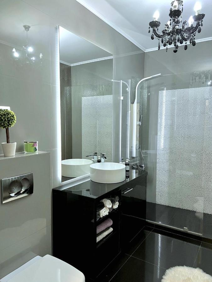 Luxurious Accommodation Floresti  Bagian luar foto